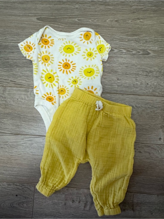 Old Navy Other - Old Navy Yellow Sun Print Bodysuit and Yellow Pants Kids Matching Set